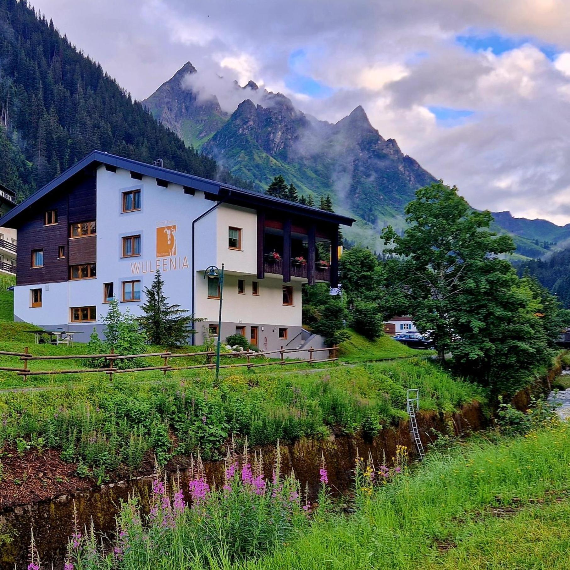 Gasthof-Pension Wulfenia Gargellen Buitenkant foto